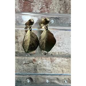 Trifari signed leaf gold tone clip earrings vintage